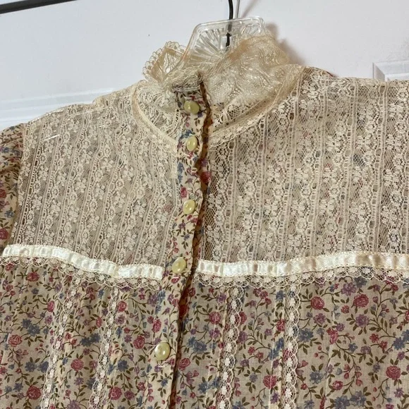 Vintage Cottage Core Gunne Sax Ditsy Floral and Lace Prairie Maxi Dress - Picture 7 of 17